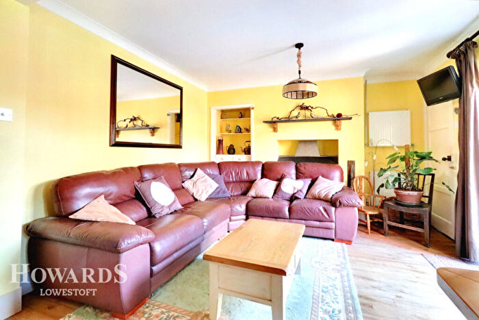 4 Bedroom Semi-Detached House For Sale In Station Road, Somerleyton, NR32