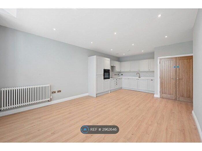 2 Bedroom Flat To Rent In Croxteth Road, Liverpool, L8