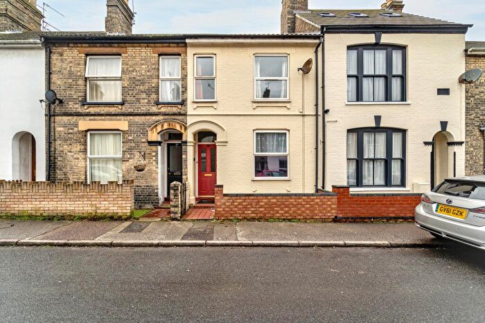 3 Bedroom Semi Detached House For Sale In Lorne Road, Suffolk, NR33