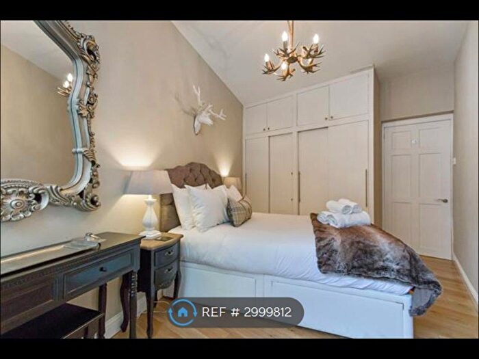1 Bedroom Flat To Rent In Lady Wynd, Edinburgh, EH1