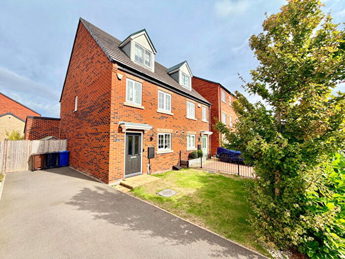 3 Bedroom Semi-Detached House For Sale In Assembly Way, Kingstone, Barnsley, S70
