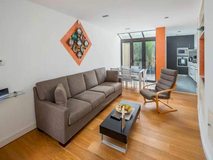 3 Bedroom Flat To Rent In Lynton Road, Otterden Terrace, London, SE1