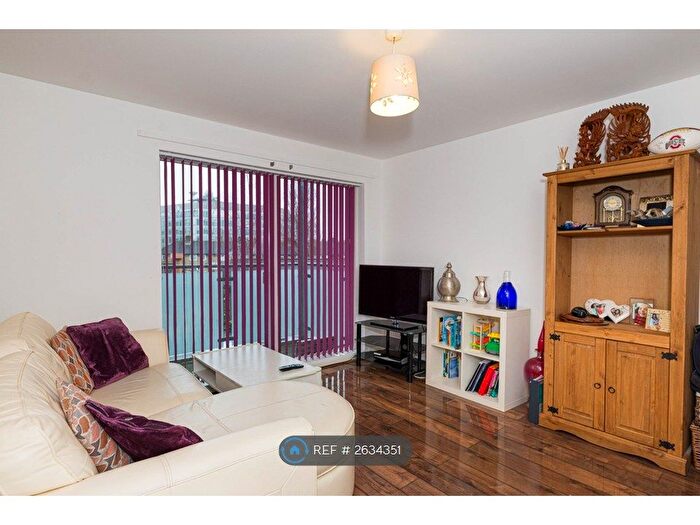 2 Bedroom Flat To Rent In Du Cane Road, London, W12