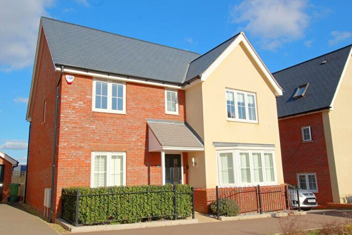 5 Bedroom Detached House For Sale In Pembroke Lane, Whitehouse, Milton Keynes, MK8