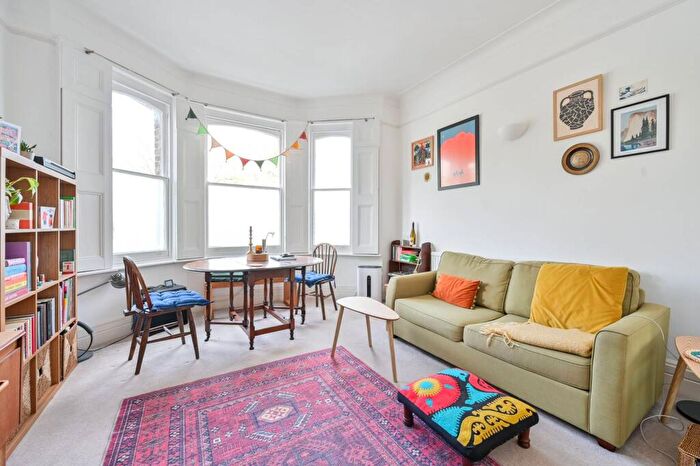 1 Bedroom Flat For Sale In Avenue Park Road, Tulse Hill, London, SE27