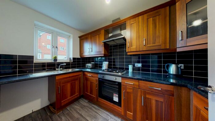 4 Bedroom Terraced House To Rent In Hawshaw Bank, Hoyland, Barnsley, S74