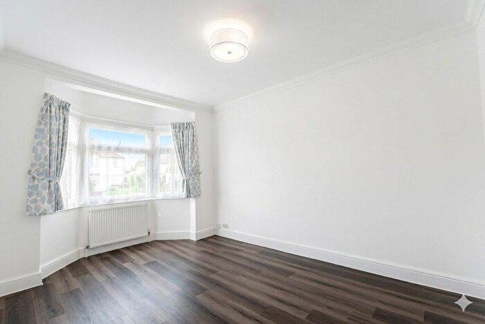 2 Bedroom Apartment To Rent In North Street, Romford, RM1