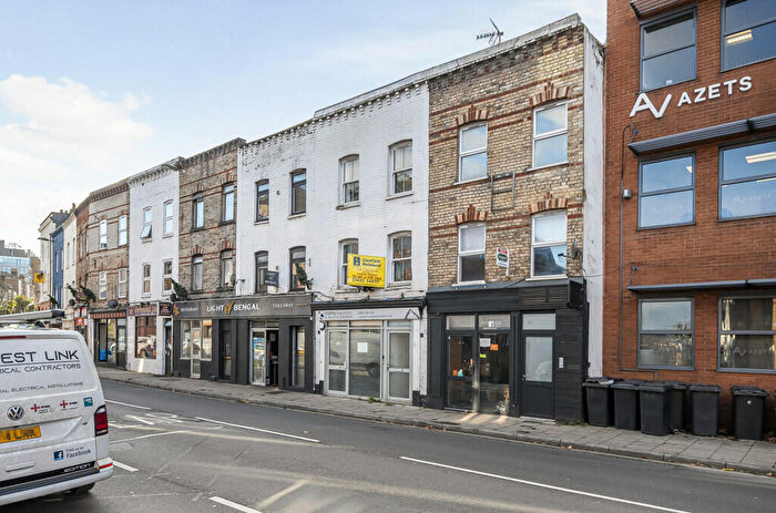 3 Bedroom Duplex For Sale In Andover Road, Winchester, Hampshire, SO23