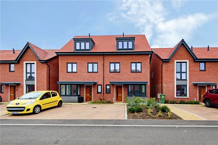 3 Bedroom Semi Detached House To Rent In Fearnley Close, Glebe Farm, Milton Keynes, MK17