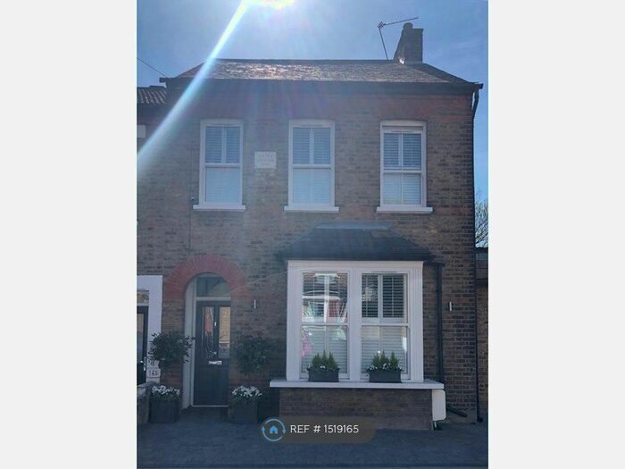 3 Bedroom Semi-Detached House To Rent In West Grove, Woodford Green, IG8