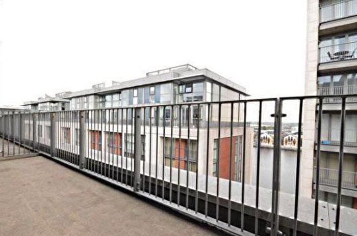 3 Bedroom Flat To Rent In Marmara Apartments, Western Gateway, Excel, Royal Victoria Docks, London, E16