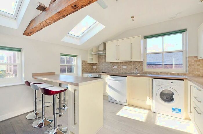 3 Bedroom Apartment To Rent In Apartment, A Matilda Street - Student Property, S1