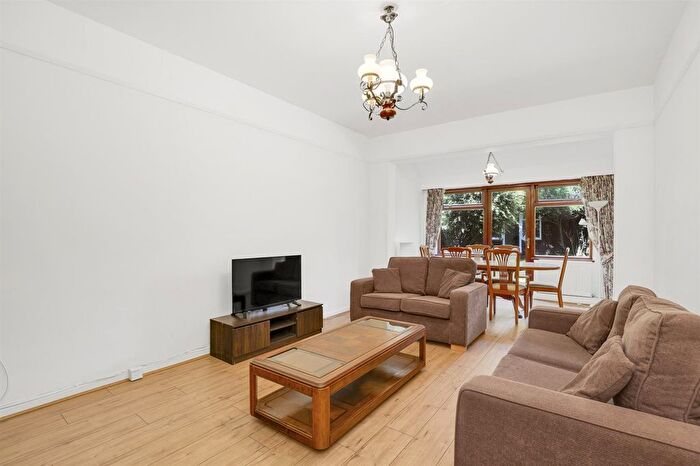 5 Bedroom Semi Detached House For Sale In Acton, W3