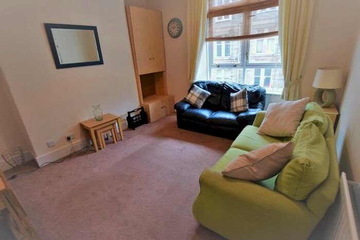 1 Bedroom Flat To Rent In Wallfield Place, Rosemount, Aberdeen, AB25