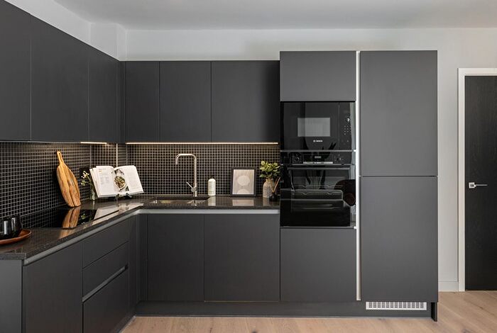 1 Bedroom Flat For Sale In Middle Road, London, W7