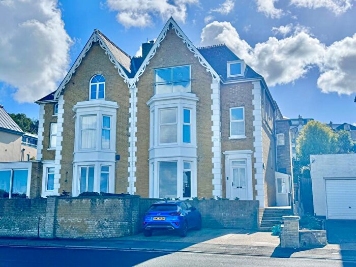 2 Bedroom Flat To Rent In Queens Road, Cowes, PO31
