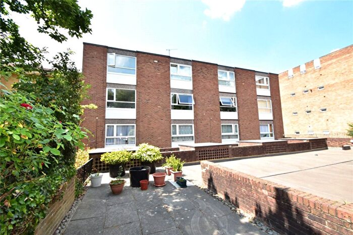 Studio To Rent In Grange Road, London, SE19