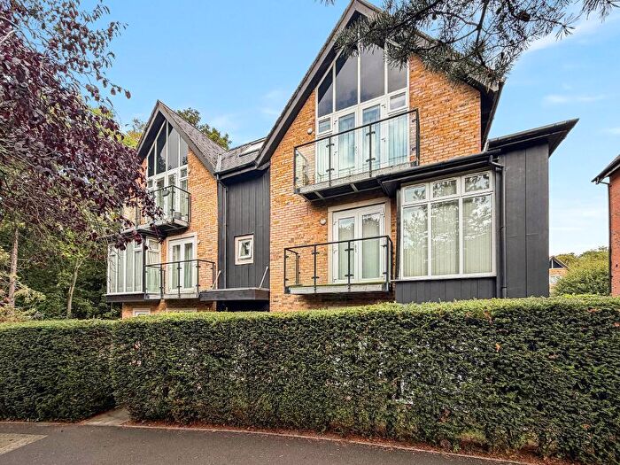 2 Bedroom Flat For Sale In Roundburrow Close, Warlingham, Surrey, CR6