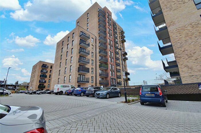 2 Bedroom Flat For Sale In Sydney Road, Watford, Hertfordshire, WD18