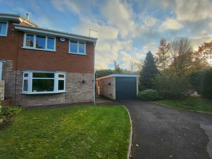 3 Bedroom Semi-Detached House To Rent In Spreadoaks Drive, Stafford, ST17