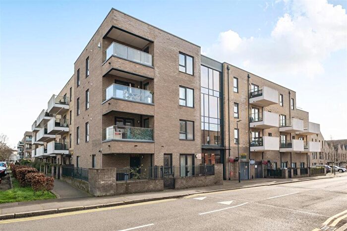 2 Bedroom Flat For Sale In Tranquil Lane, Harrow, HA2