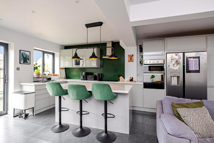 3 Bedroom Semi-Detached House For Sale In Montacute Road, New Addington, Croydon, CR0