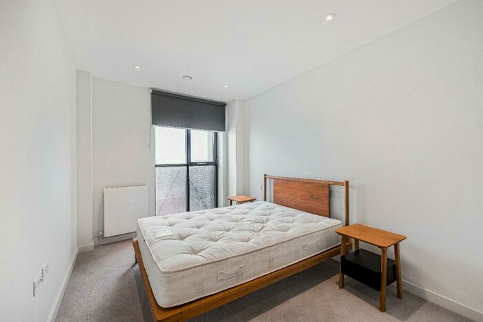 5 Bedroom Town House To Rent In Little Green Lane, Chertsey, Surrey, KT16