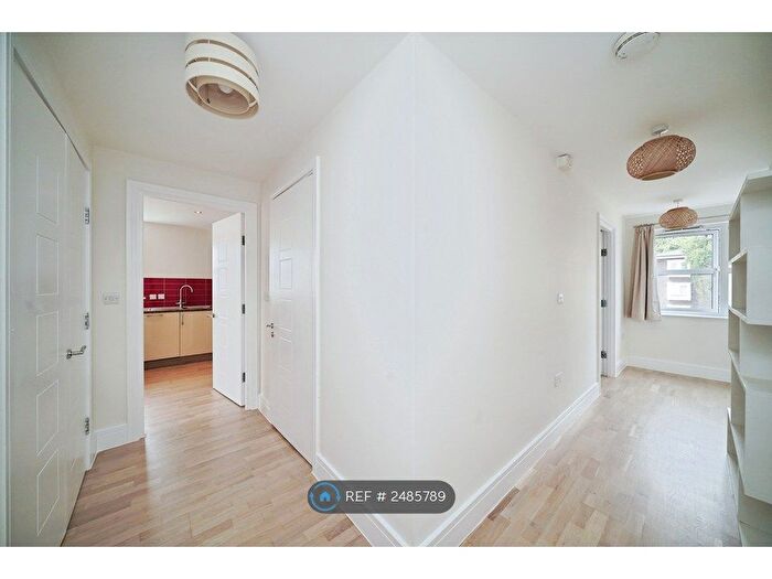 1 Bedroom Flat To Rent In Lyndale House, Kingston Upon Thames, KT1