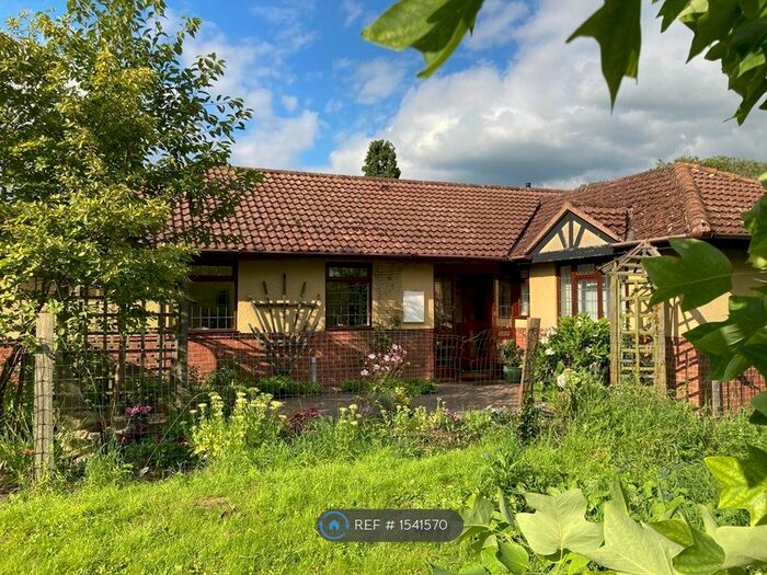 4 Bedroom Bungalow To Rent In New Road, Cutnall Green, Droitwich, WR9