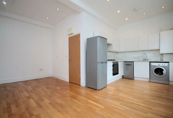 2 Bedroom Flat To Rent In Cardozo Road, Islington, N7