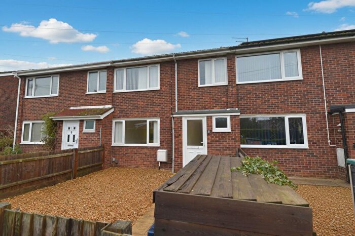 4 Bedroom Terraced House For Sale In Spinney Way, St. Ives, PE27