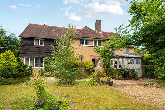 4 Bedroom Detached House For Sale In The Fairfield, Farnham, GU9