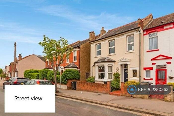 3 Bedroom End Of Terrace House To Rent In Addiscombe Court Road, Croydon, CR0