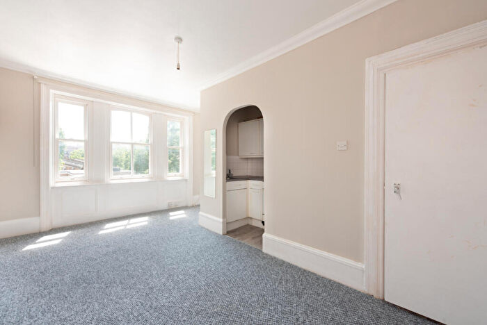 Apartment To Rent In Tasker Road, London, NW3