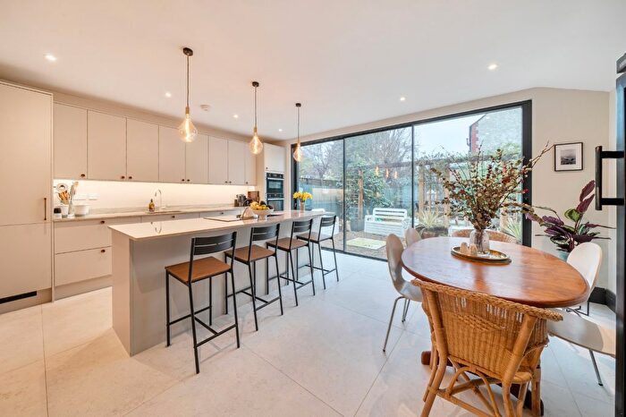 3 Bedroom Terraced House For Sale In Gracefield Gardens, Streatham, London, SW16