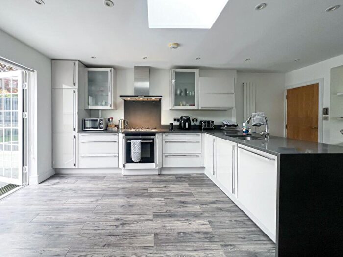 3 Bedroom House To Rent In Clitterhouse Road, Cricklewood, NW2