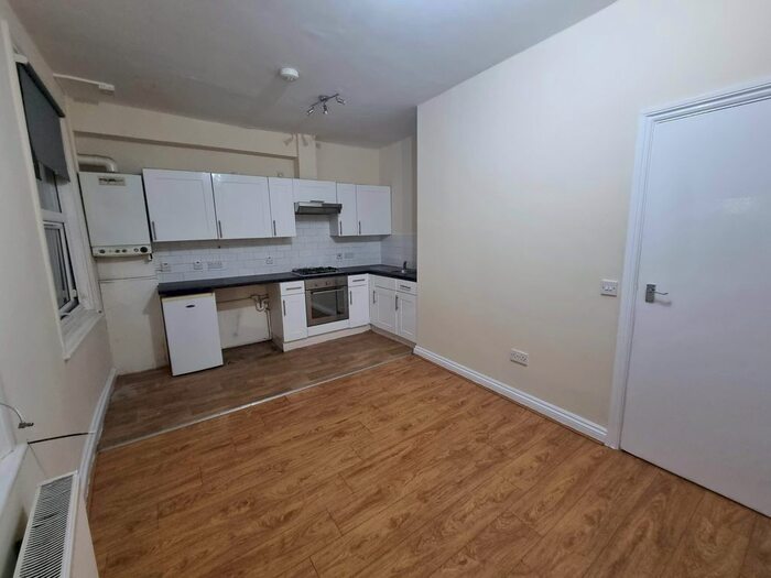 1 Bedroom Flat To Rent In Askew Road, London, W12