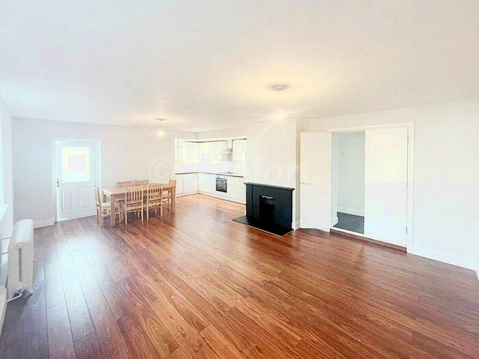 2 Bedroom Maisonette To Rent In St. Annes Close, London, N6