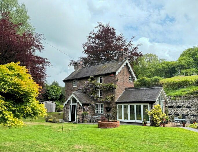 3 Bedroom Cottage For Sale In Moddershall Oaks, Stone, ST15