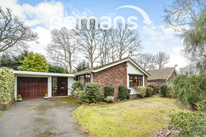 3 Bedroom Bungalow To Rent In Parkway, Crowthorne, RG45