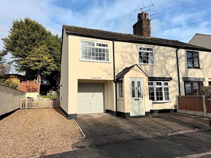 3 Bedroom Cottage For Sale In Tudor Cottage, Moss Side Lane, Wrea Green, PR4