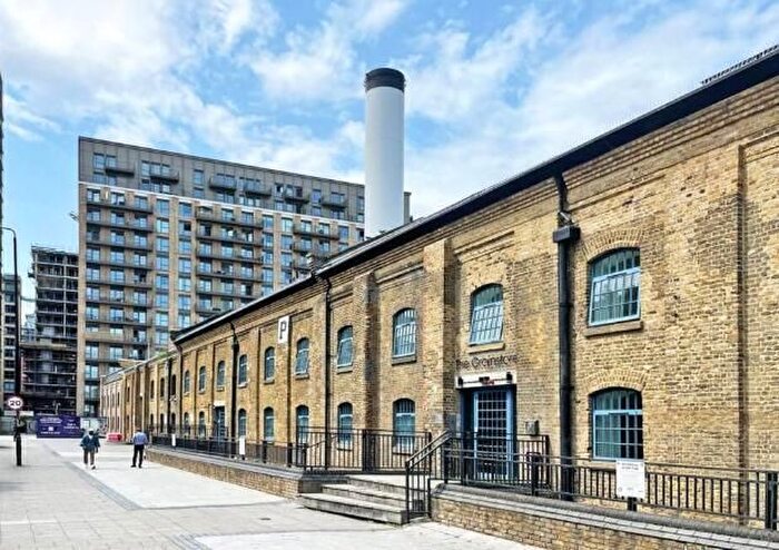 3 Bedroom Flat To Rent In The Grainstore, Western Gateway, Royal Victoria Docks, Excel, London, E16