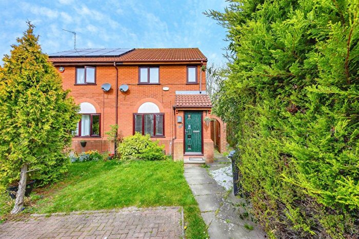 2 Bedroom Semi Detached House For Sale In Yately Close, Luton, LU2