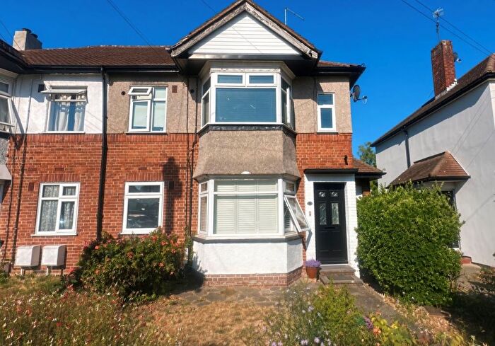 2 Bedroom Flat For Sale In Stratford Road, Hayes, Middlesex, UB4