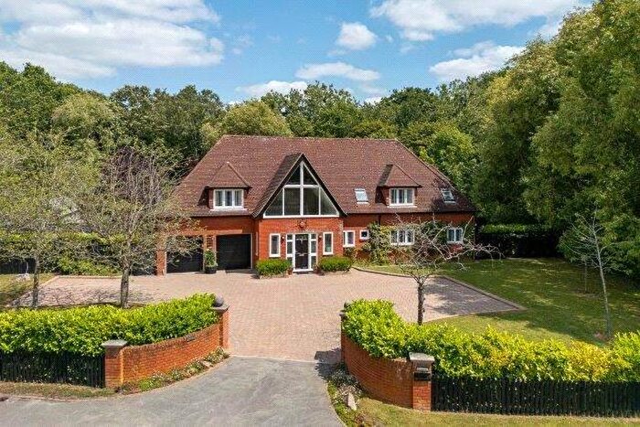 6 Bedroom Detached House For Sale In Landsborough Gate, Willen, Milton Keynes, Buckinghamshire, MK15