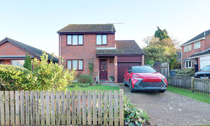 3 Bedroom Detached House For Sale In Spruce Avenue, Waterlooville, PO7