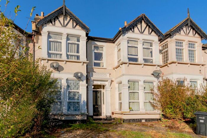 1 Bedroom House To Rent In Kensington Gardens, Ilford, IG1