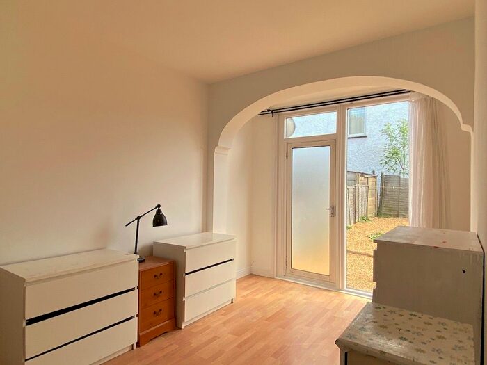 1 Bedroom Flat To Rent In Lower Addiscombe Road, London, CR0