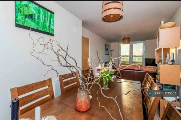 2 Bedroom Flat To Rent In Cranesbill Close, Cambridge, CB4