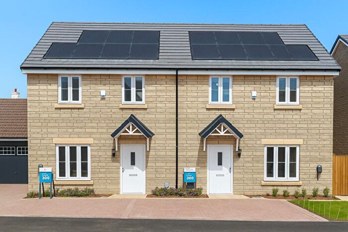 3 Bedroom Semi Detached House For Sale In Beaufort Park, Bristol, BS10